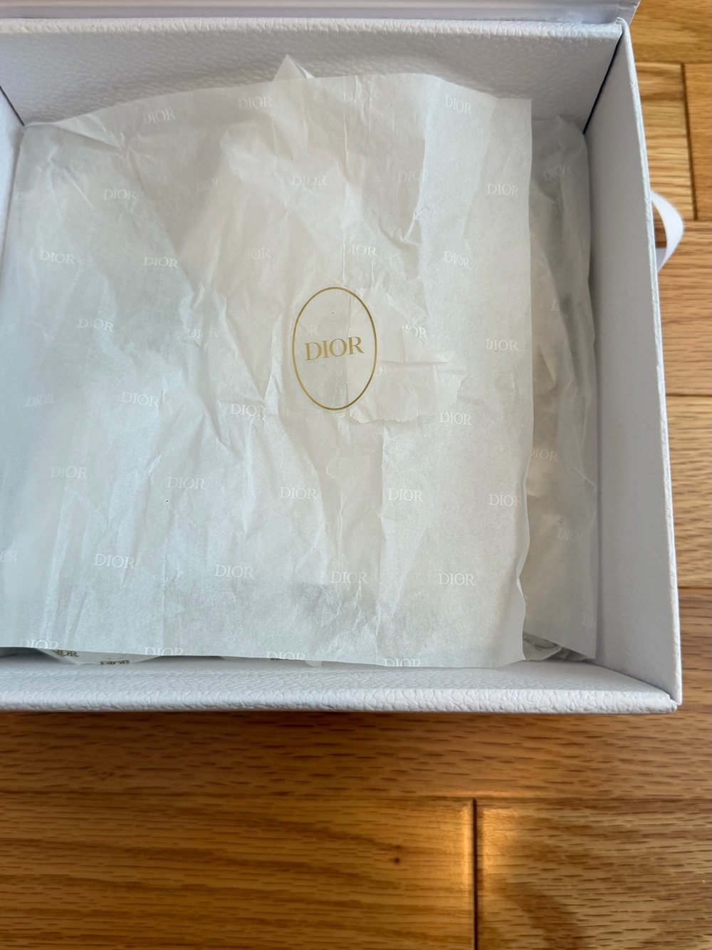 Dior Box with Ribbon - Picture 2 of 6